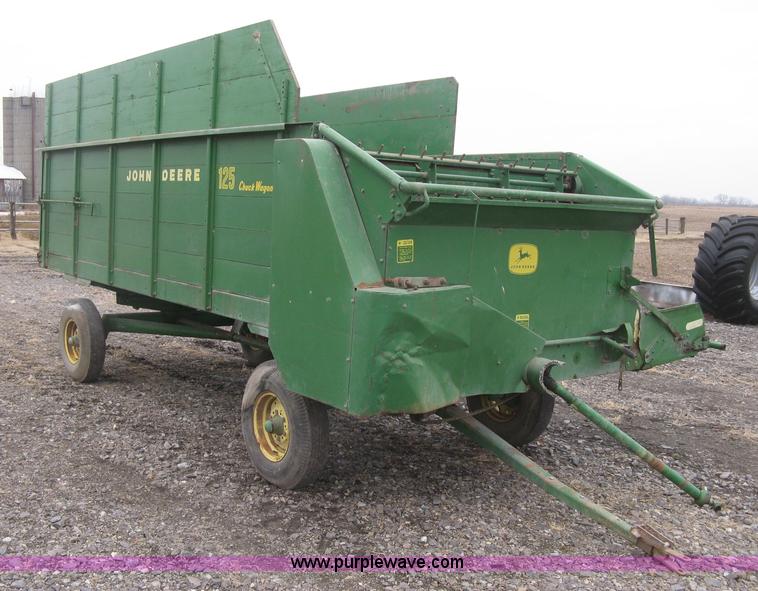 image for item H9286 John Deere 125 chuck wagon