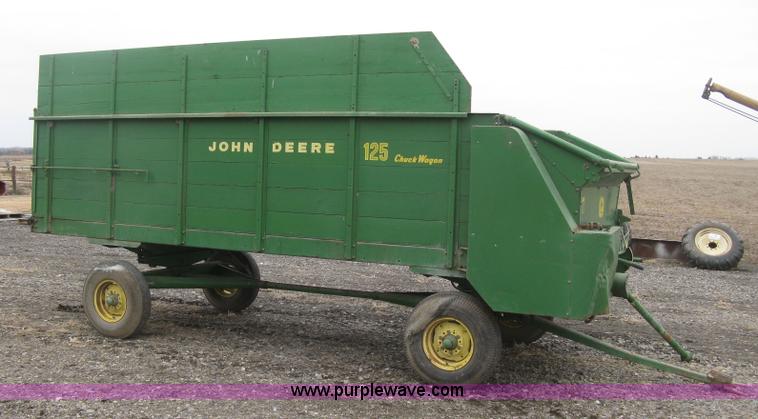 image for item H9286 John Deere 125 chuck wagon