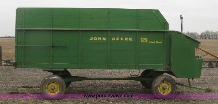 image for item H9286 John Deere 125 chuck wagon