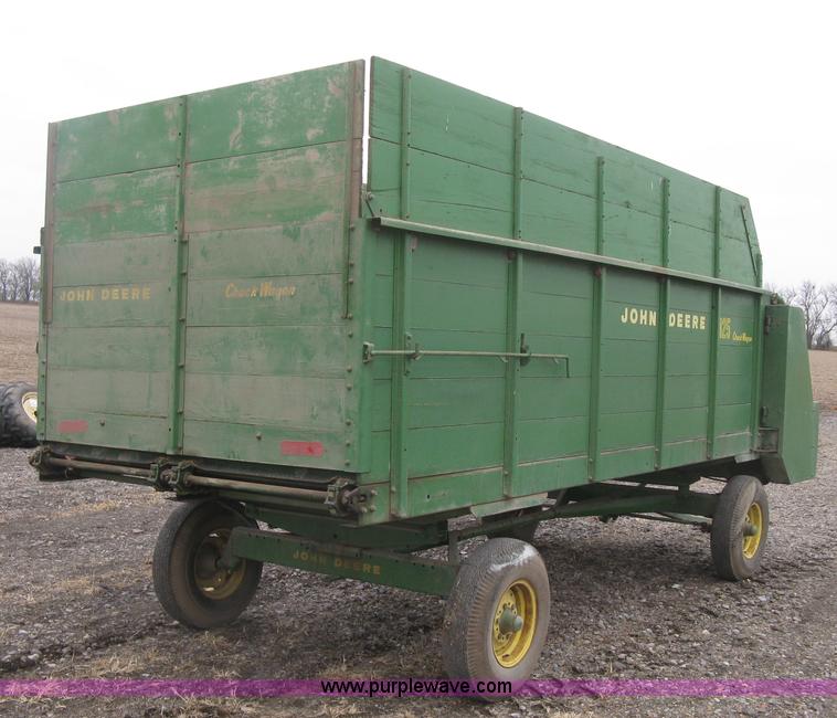 image for item H9286 John Deere 125 chuck wagon