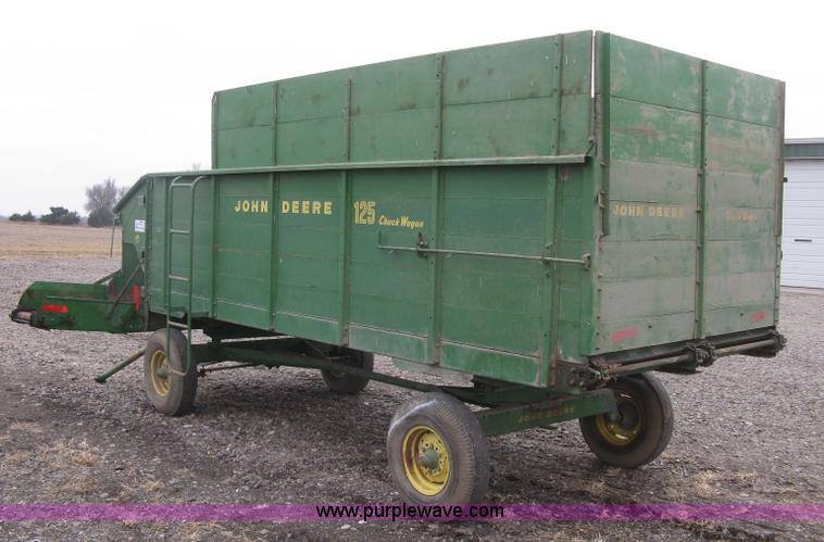 image for item H9286 John Deere 125 chuck wagon