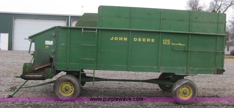 image for item H9286 John Deere 125 chuck wagon