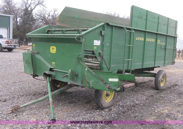 image for item H9286 John Deere 125 chuck wagon