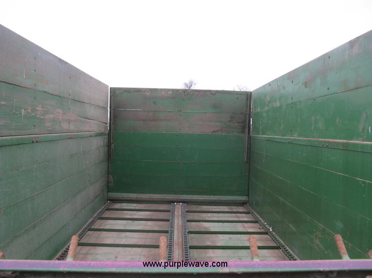 image for item H9286 John Deere 125 chuck wagon