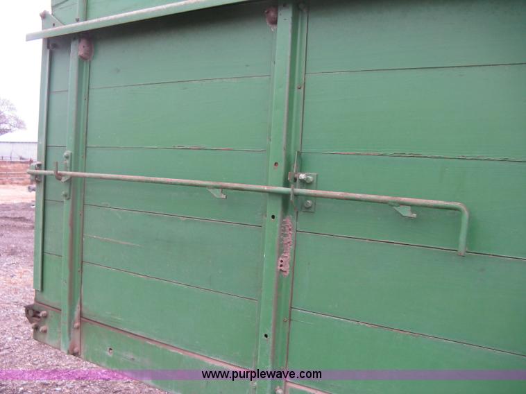 image for item H9286 John Deere 125 chuck wagon