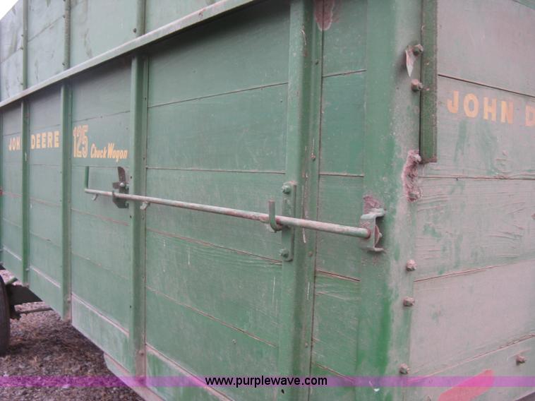 image for item H9286 John Deere 125 chuck wagon