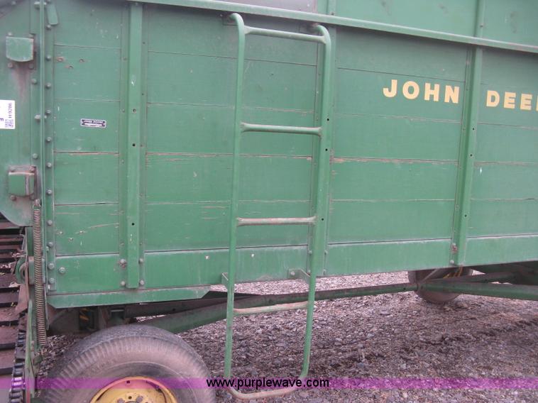 image for item H9286 John Deere 125 chuck wagon
