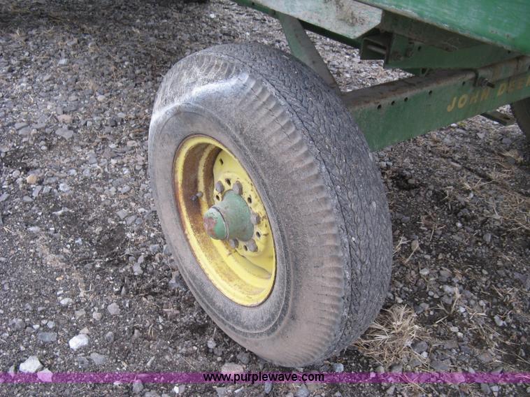 image for item H9286 John Deere 125 chuck wagon