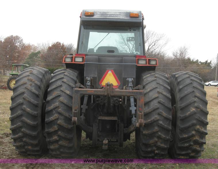 image for item H9290 1988 Case IH 7140 Magnum tractor