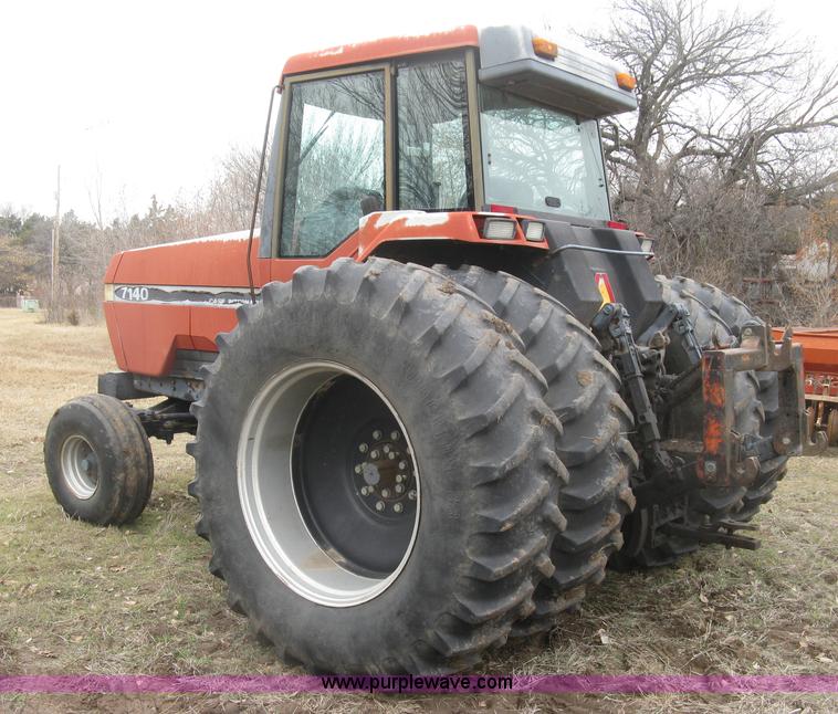 image for item H9290 1988 Case IH 7140 Magnum tractor