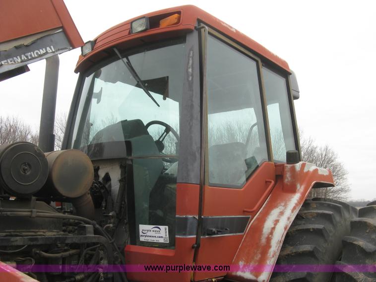 image for item H9290 1988 Case IH 7140 Magnum tractor