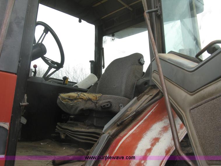 image for item H9290 1988 Case IH 7140 Magnum tractor