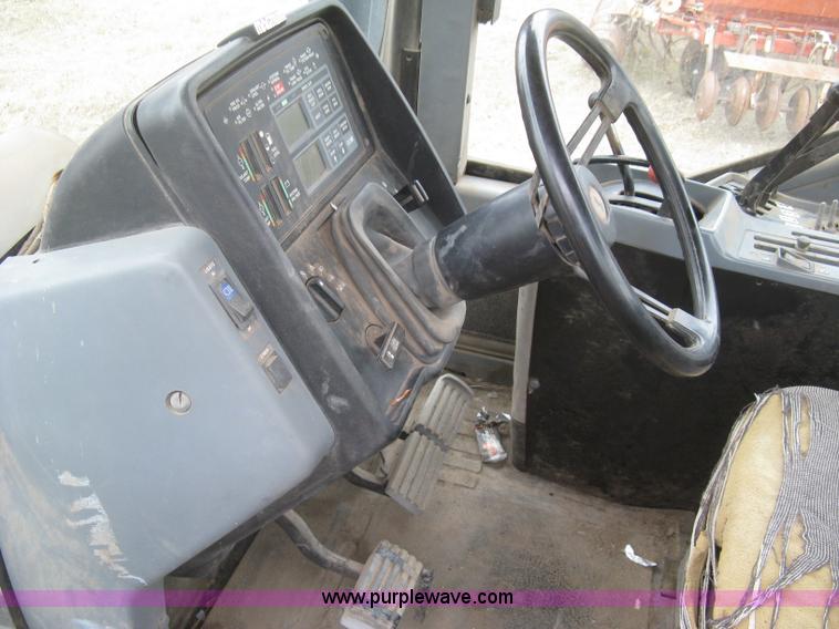 image for item H9290 1988 Case IH 7140 Magnum tractor