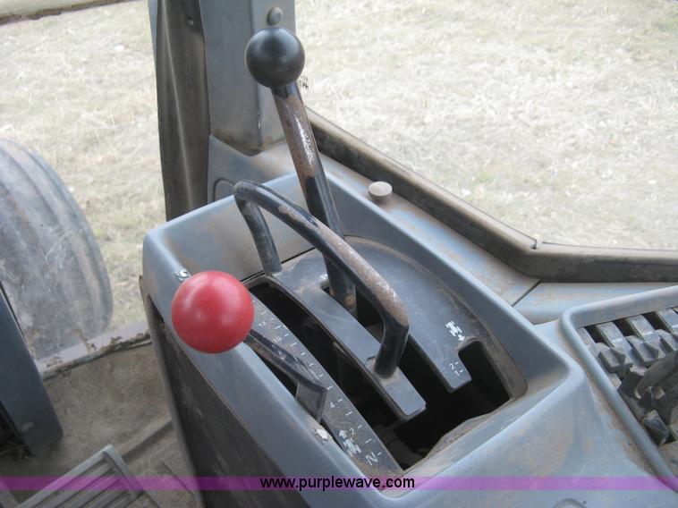 image for item H9290 1988 Case IH 7140 Magnum tractor