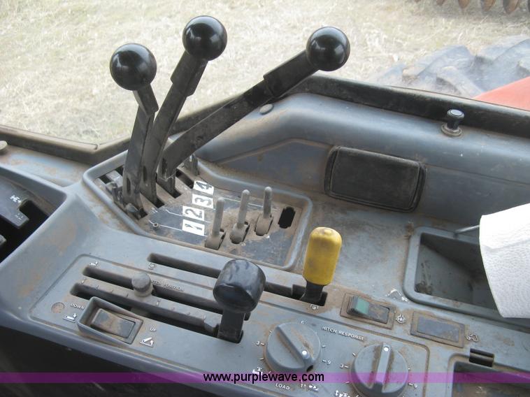 image for item H9290 1988 Case IH 7140 Magnum tractor