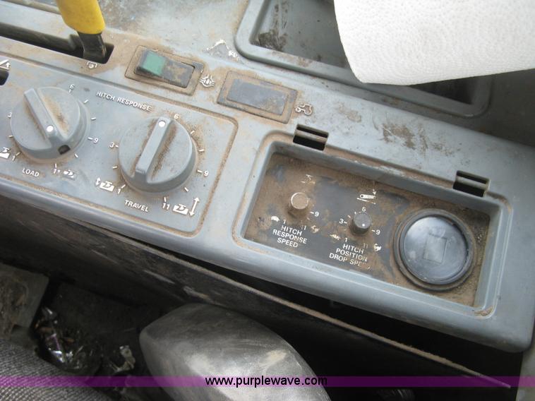 image for item H9290 1988 Case IH 7140 Magnum tractor