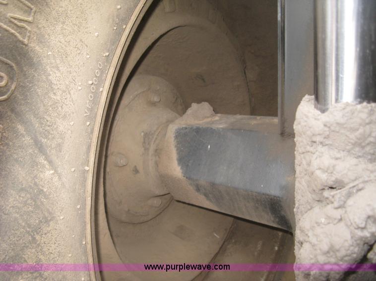 image for item H9290 1988 Case IH 7140 Magnum tractor