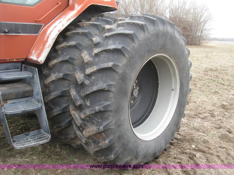 image for item H9290 1988 Case IH 7140 Magnum tractor