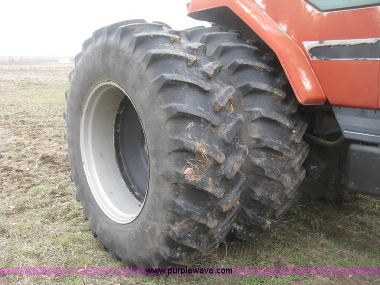 image for item H9290 1988 Case IH 7140 Magnum tractor