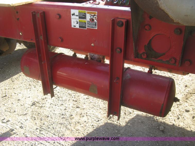 image for item H9294 2005 Kenworth T800 semi truck