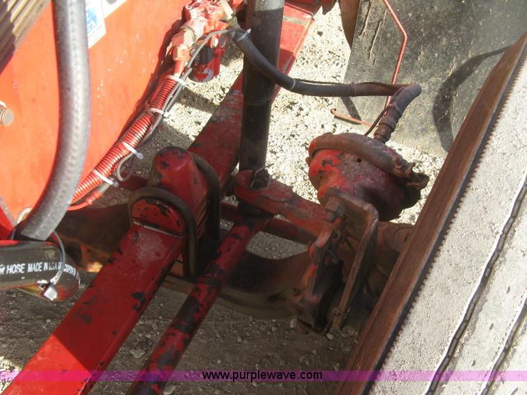 image for item H9294 2005 Kenworth T800 semi truck