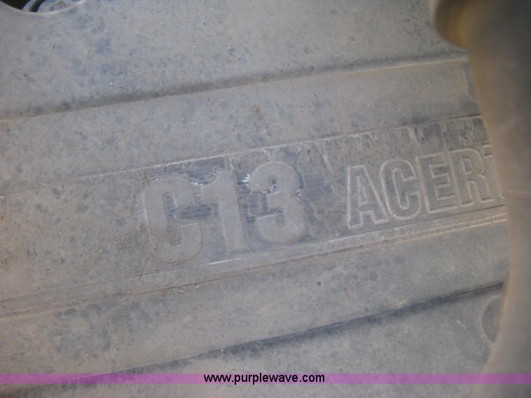 image for item H9294 2005 Kenworth T800 semi truck