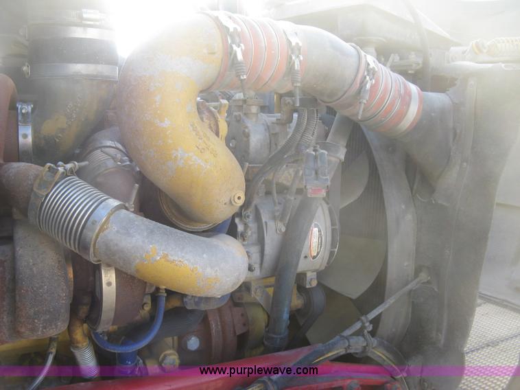 image for item H9294 2005 Kenworth T800 semi truck