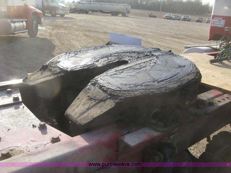 image for item H9294 2005 Kenworth T800 semi truck