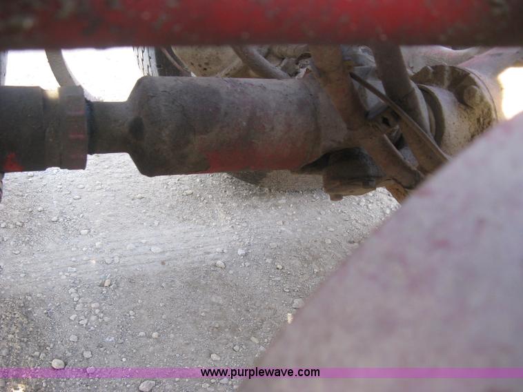 image for item H9294 2005 Kenworth T800 semi truck