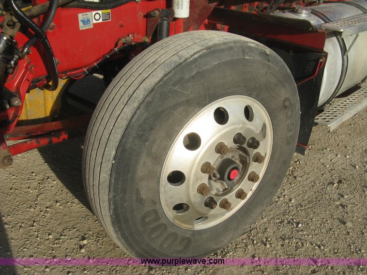 image for item H9294 2005 Kenworth T800 semi truck