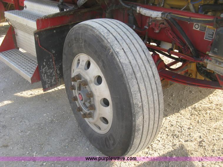 image for item H9294 2005 Kenworth T800 semi truck