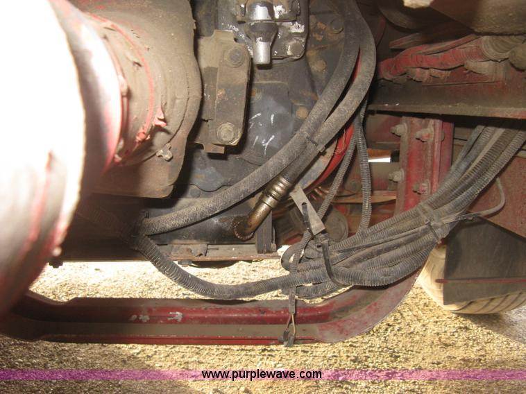 image for item H9294 2005 Kenworth T800 semi truck