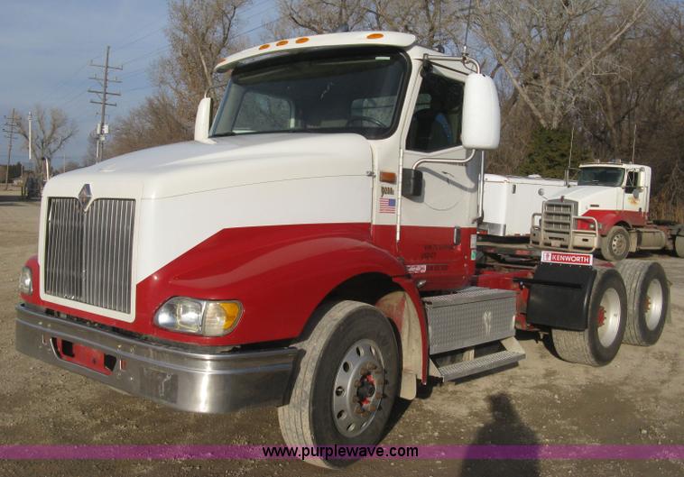 image for item H9295 2007 International 9200i semi truck