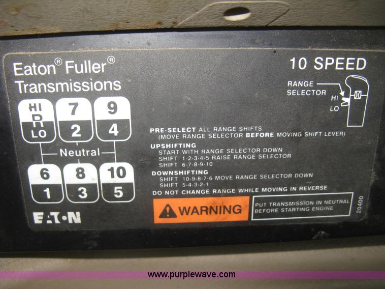 image for item H9295 2007 International 9200i semi truck