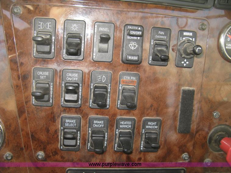 image for item H9295 2007 International 9200i semi truck