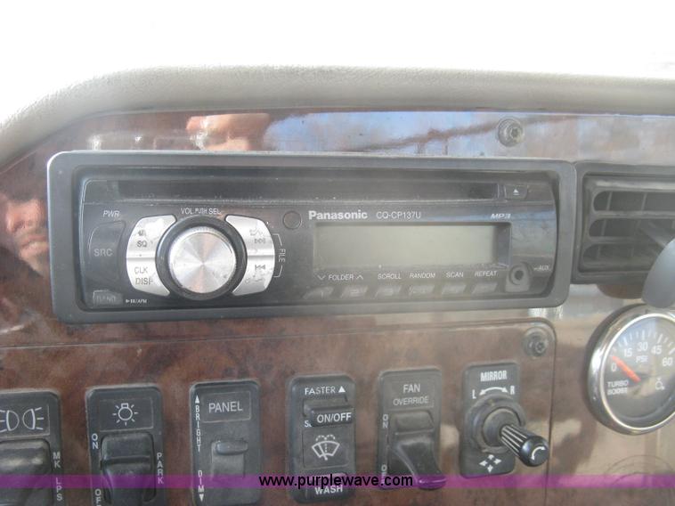 image for item H9295 2007 International 9200i semi truck