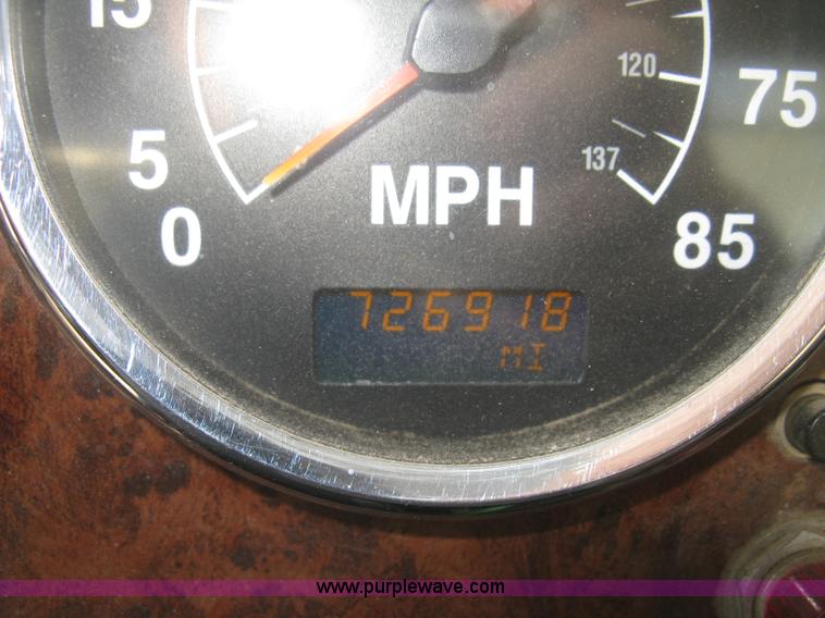 image for item H9295 2007 International 9200i semi truck