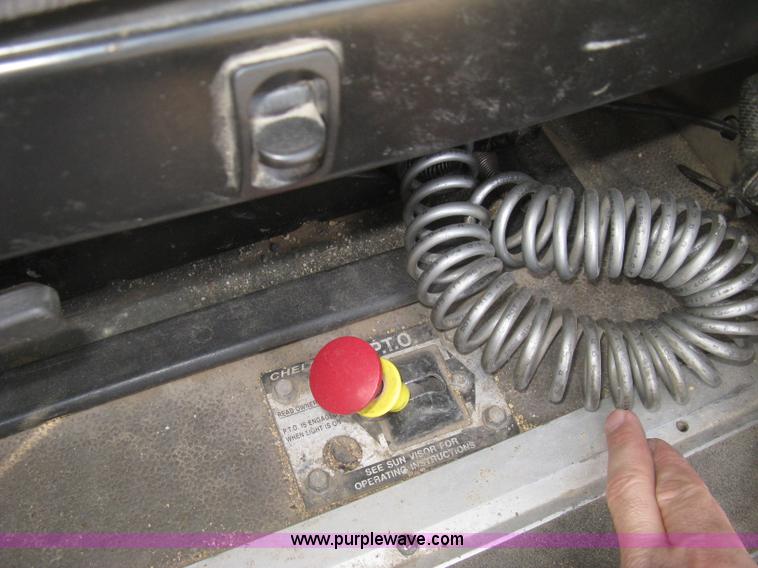 image for item H9295 2007 International 9200i semi truck