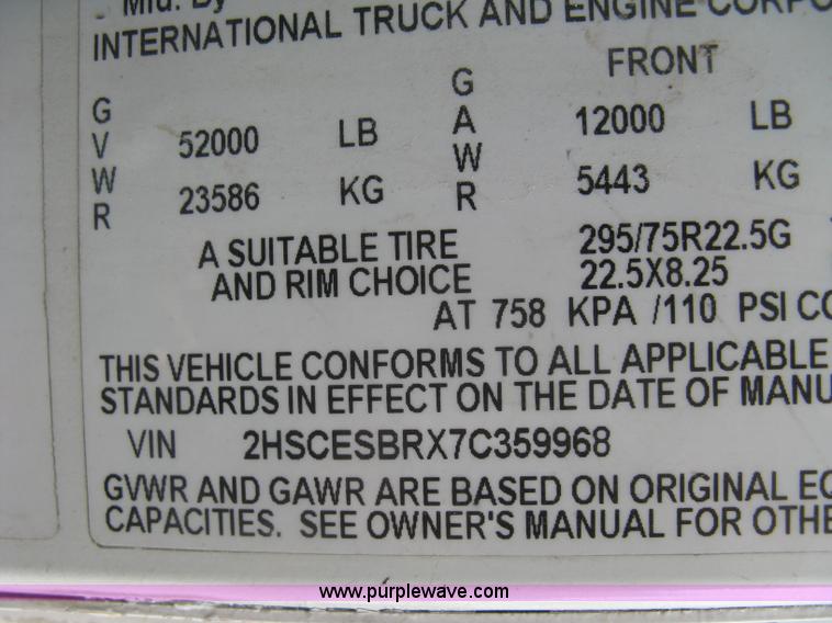 image for item H9295 2007 International 9200i semi truck
