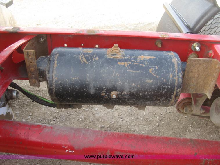 image for item H9295 2007 International 9200i semi truck