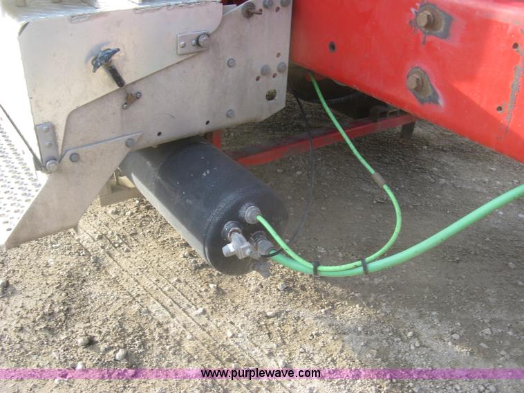 image for item H9295 2007 International 9200i semi truck