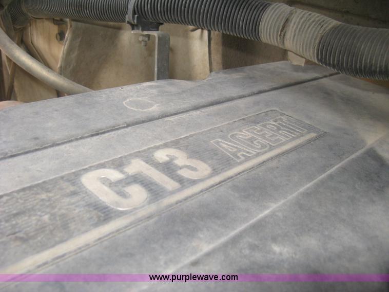 image for item H9295 2007 International 9200i semi truck