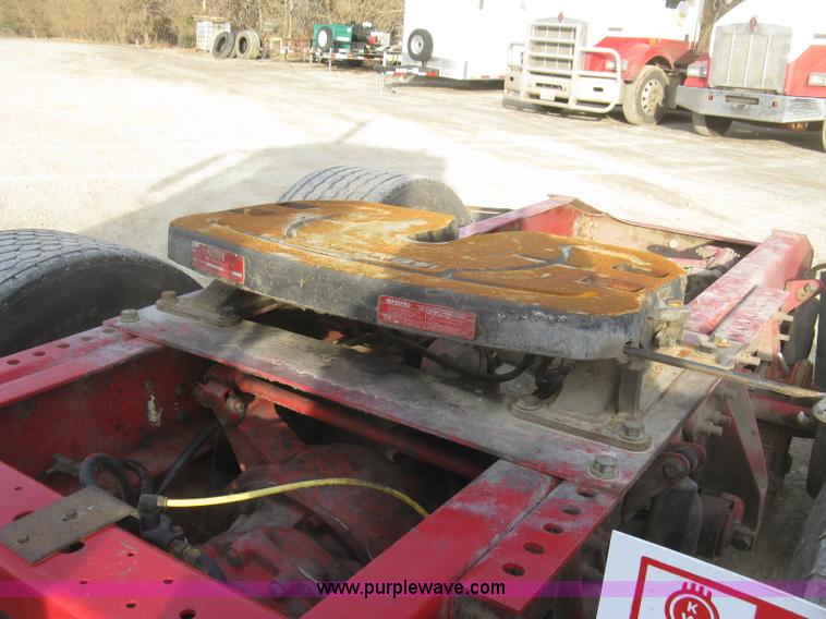 image for item H9295 2007 International 9200i semi truck