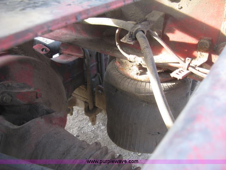 image for item H9295 2007 International 9200i semi truck