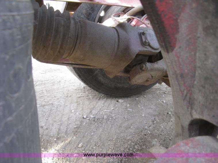 image for item H9295 2007 International 9200i semi truck