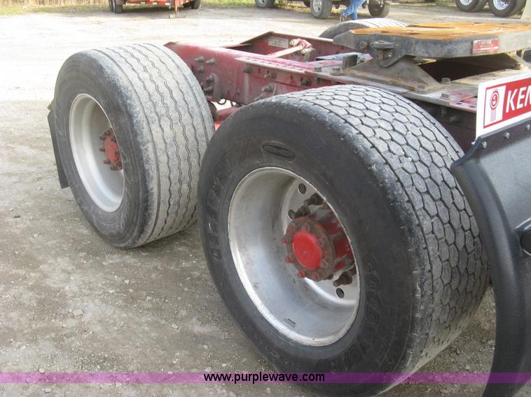 image for item H9295 2007 International 9200i semi truck