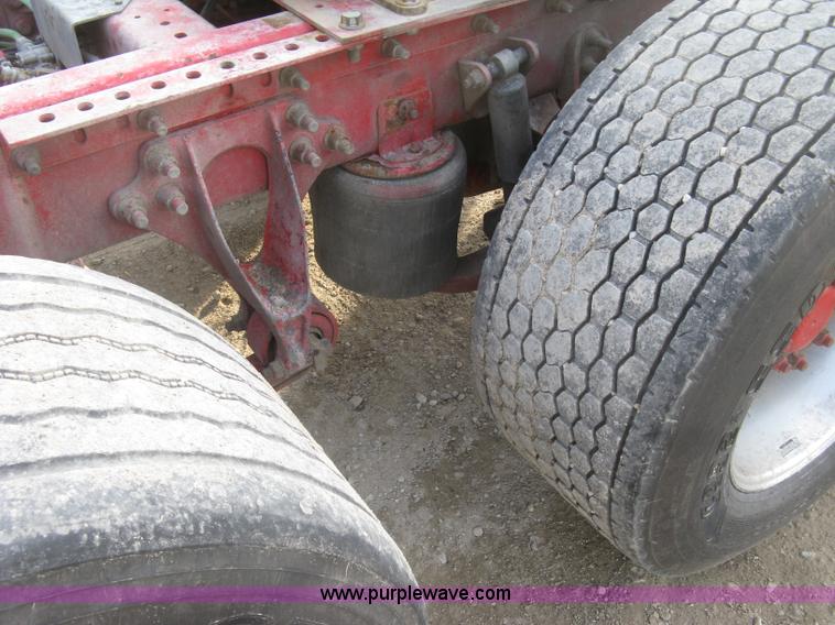 image for item H9295 2007 International 9200i semi truck