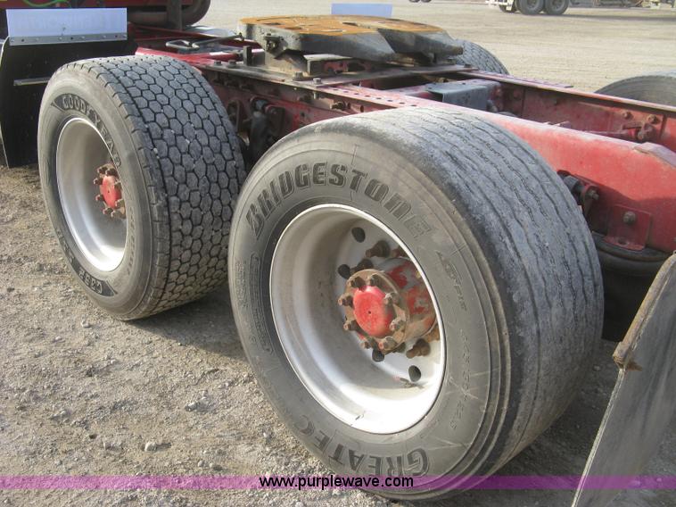 image for item H9295 2007 International 9200i semi truck