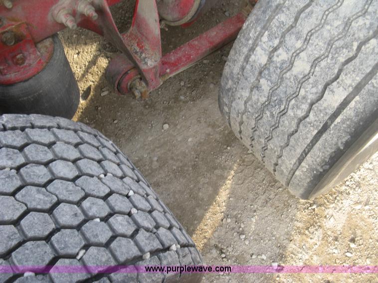 image for item H9295 2007 International 9200i semi truck