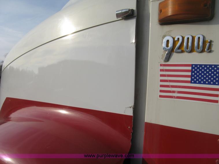 image for item H9295 2007 International 9200i semi truck